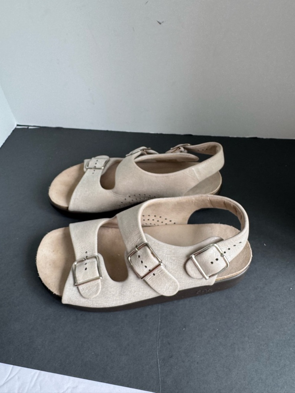 SAS Relaxed Printed Leather Buckle Strap Sandals. Size 8.5W - Picture 4 of 16